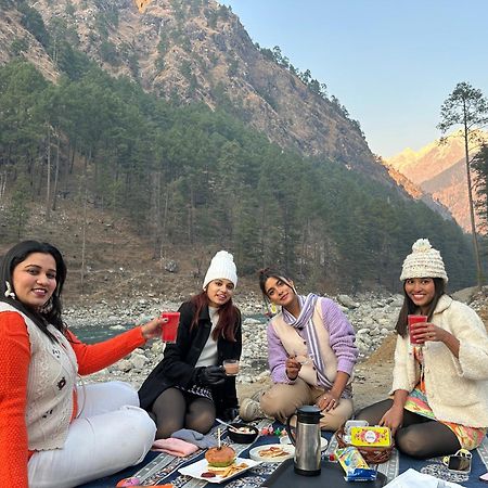 The Royal Orchard Kasol Hotell Eksteriør bilde