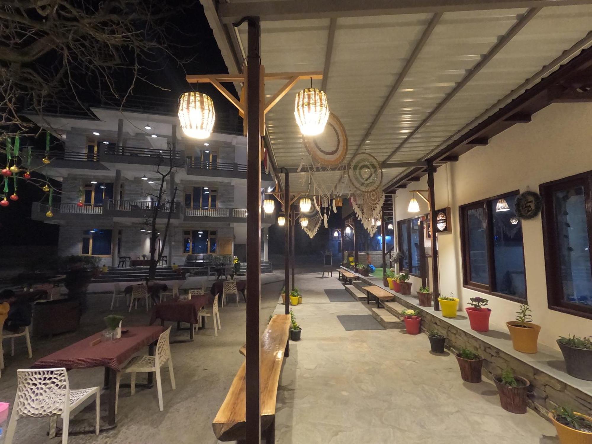 The Royal Orchard Kasol Hotell Eksteriør bilde