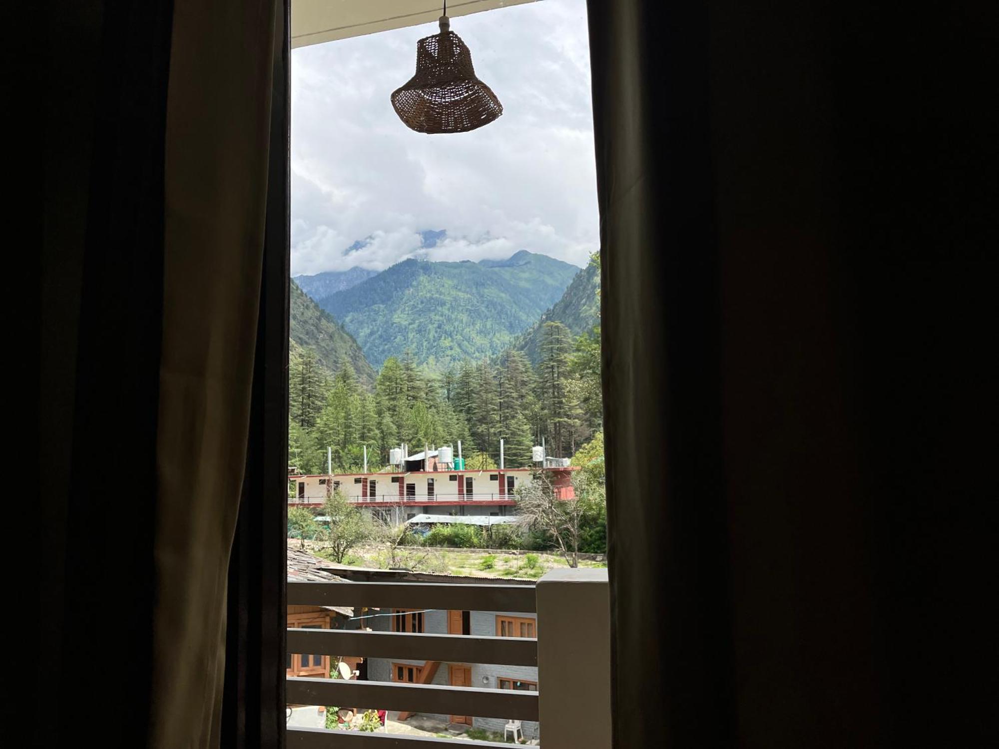 The Royal Orchard Kasol Hotell Eksteriør bilde