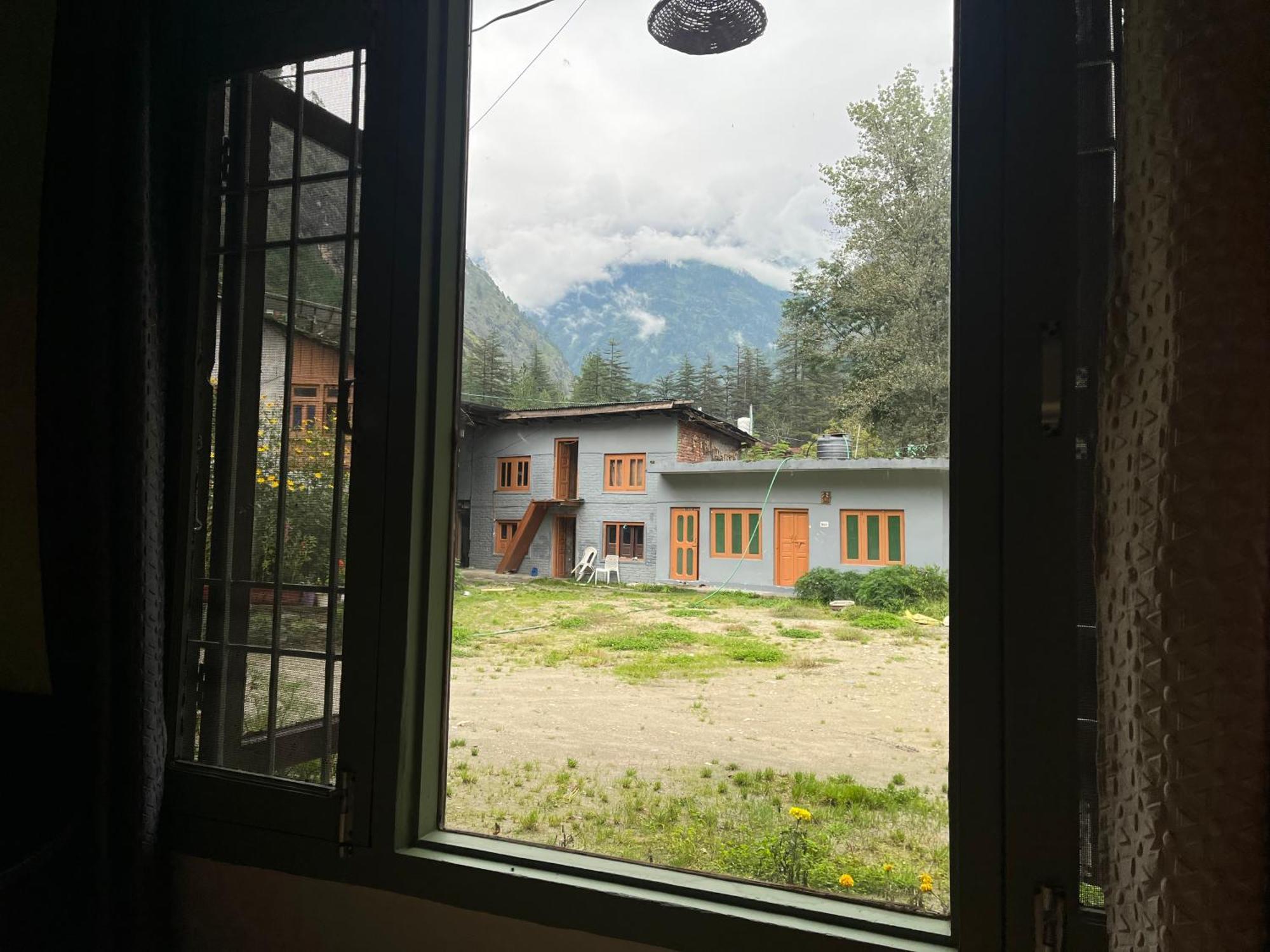 The Royal Orchard Kasol Hotell Eksteriør bilde