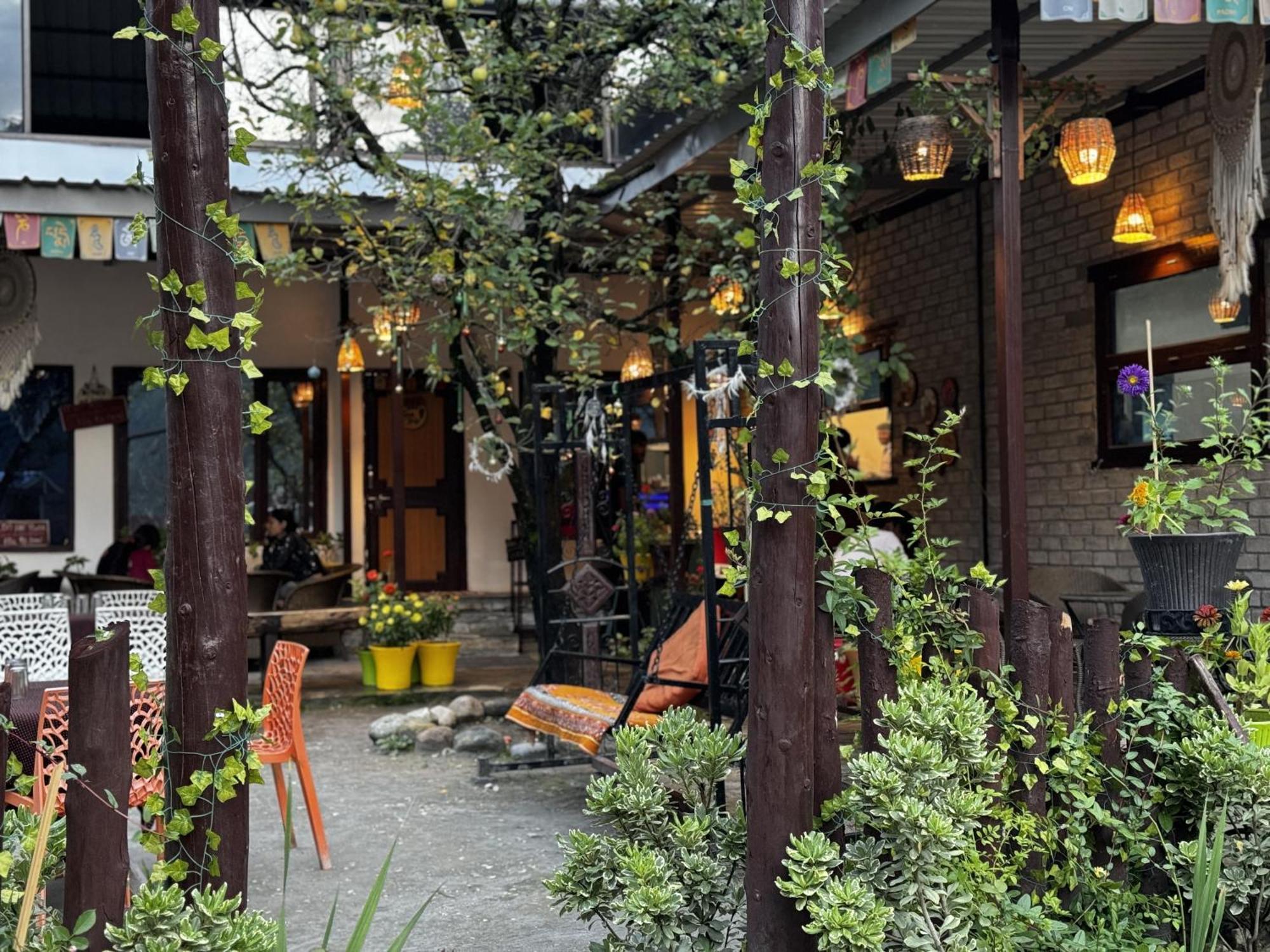The Royal Orchard Kasol Hotell Eksteriør bilde