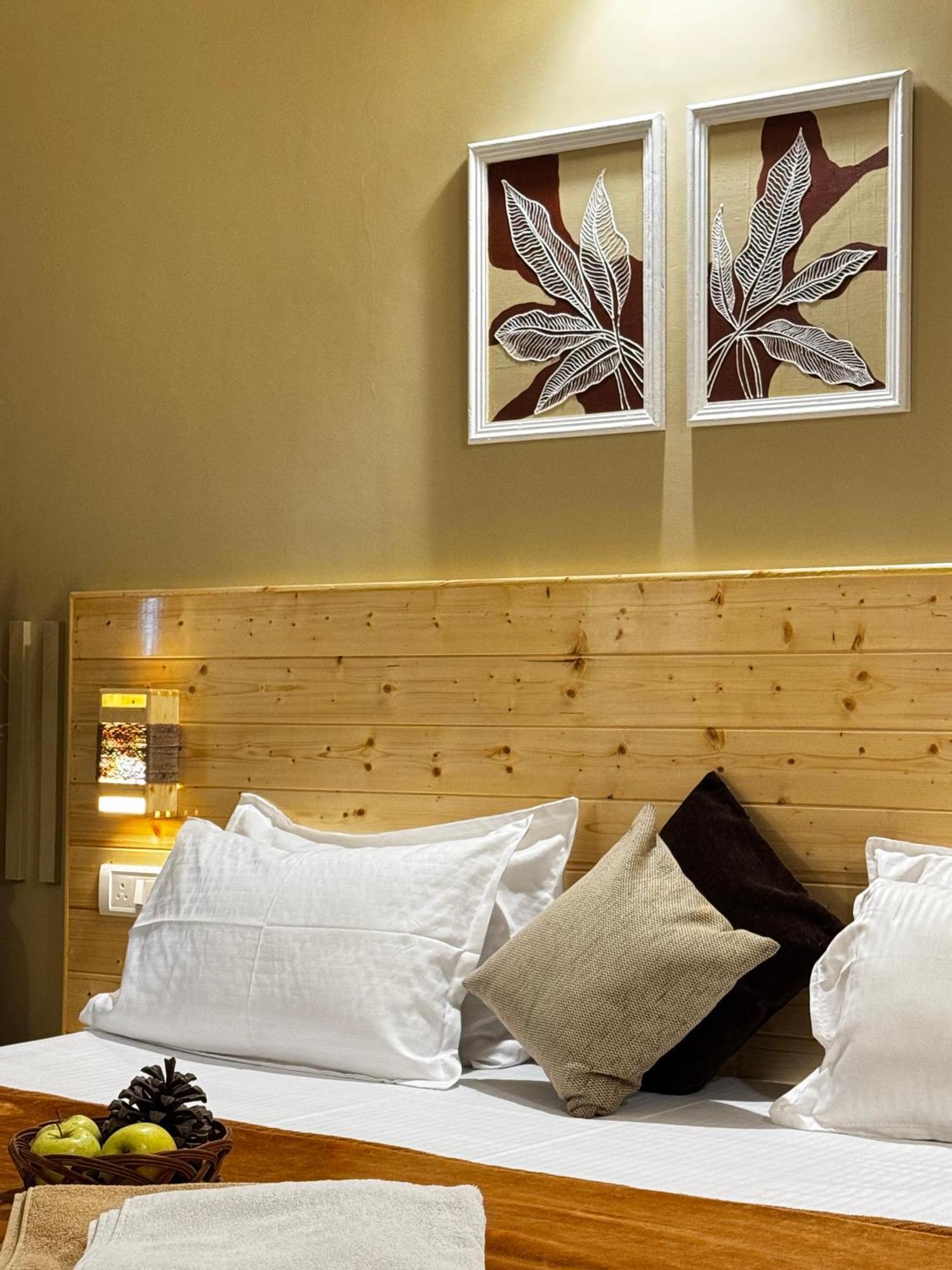The Royal Orchard Kasol Hotell Eksteriør bilde