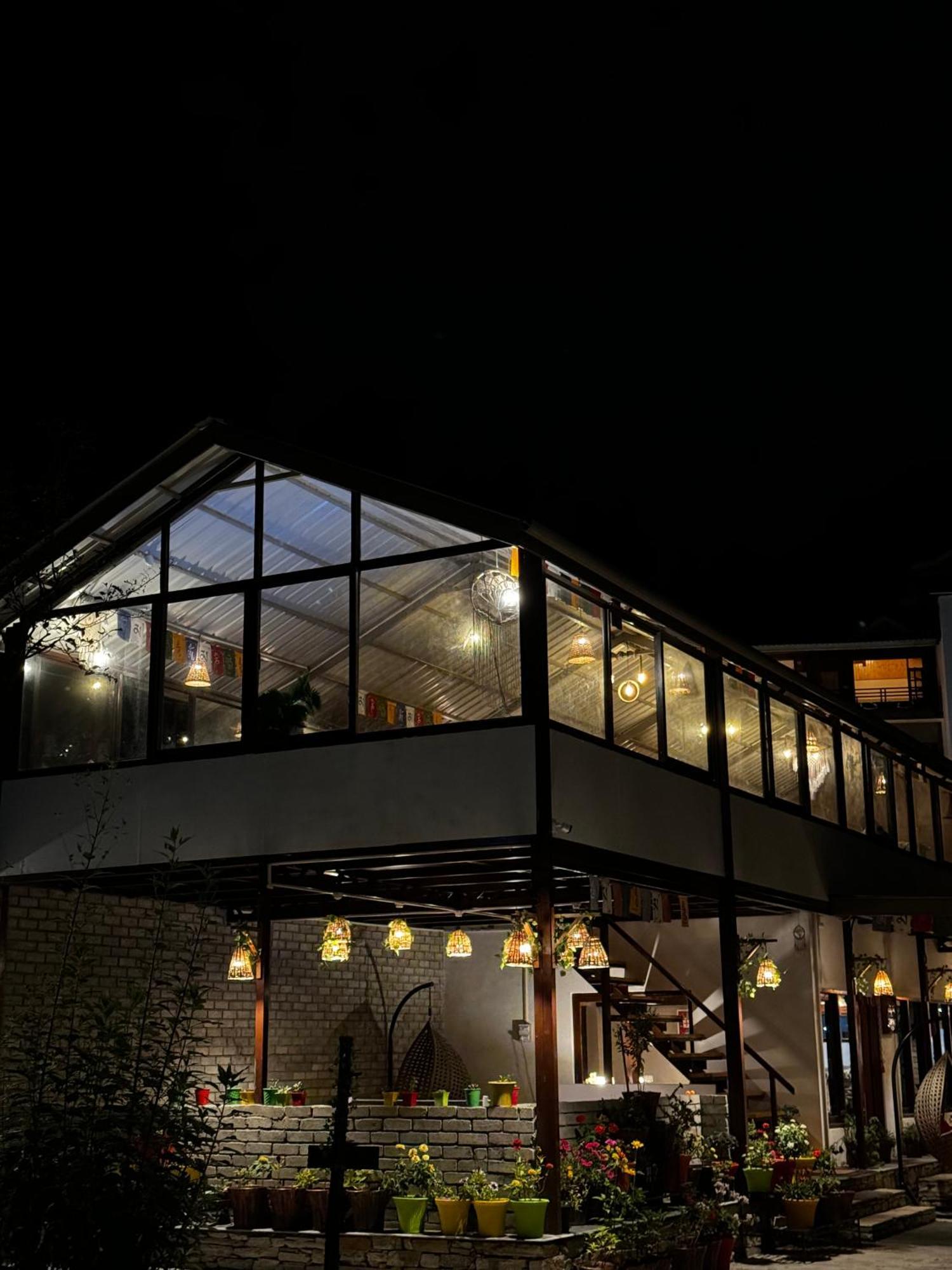 The Royal Orchard Kasol Hotell Eksteriør bilde
