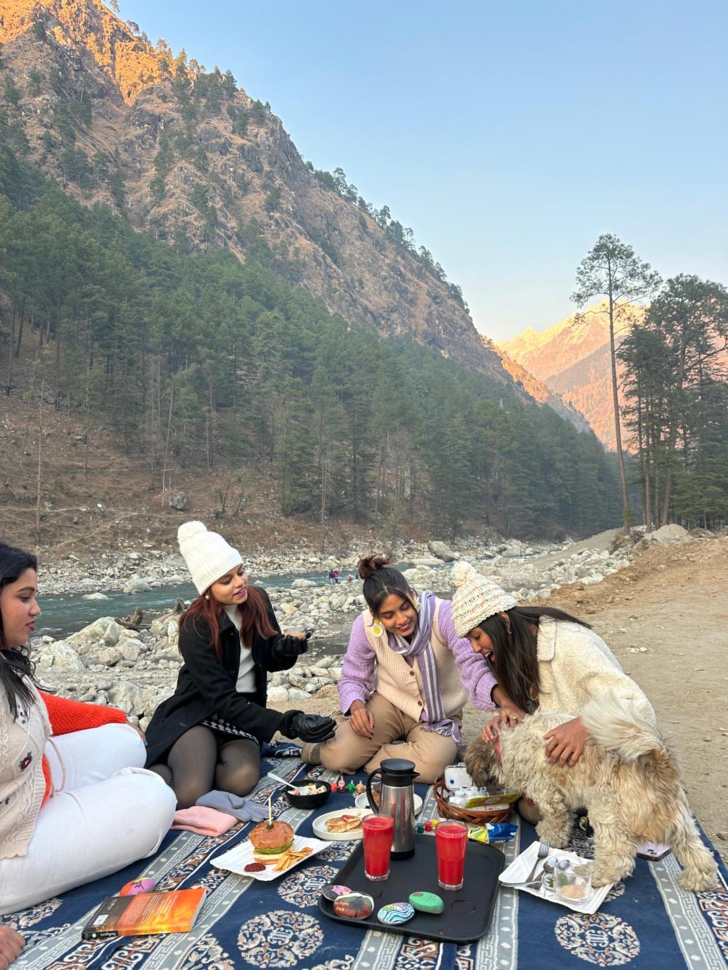 The Royal Orchard Kasol Hotell Eksteriør bilde