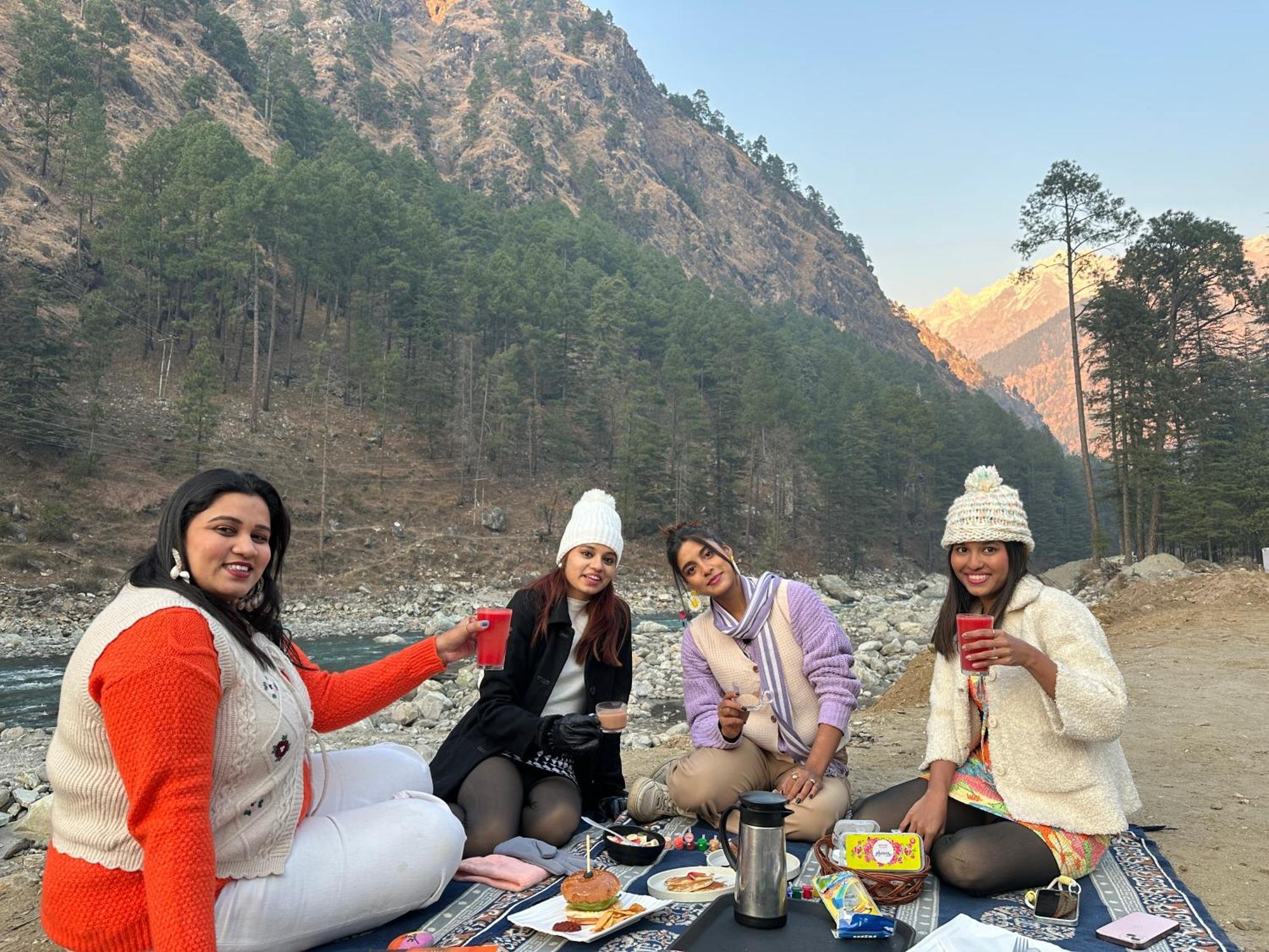 The Royal Orchard Kasol Hotell Eksteriør bilde